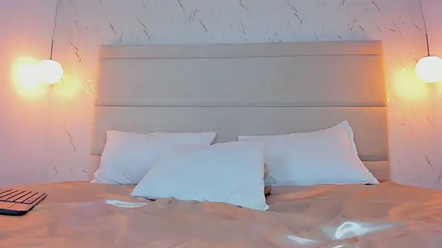 Abbie_Jons's cam snapshot