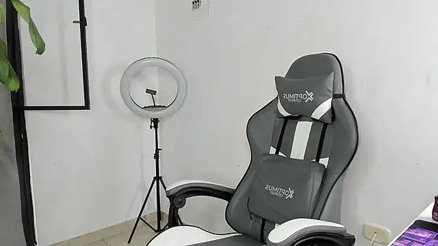 sebas_rose's cam snapshot