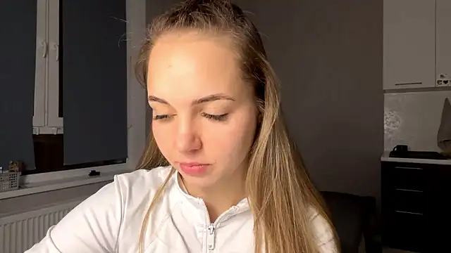 AliceQueenGirl's cam snapshot