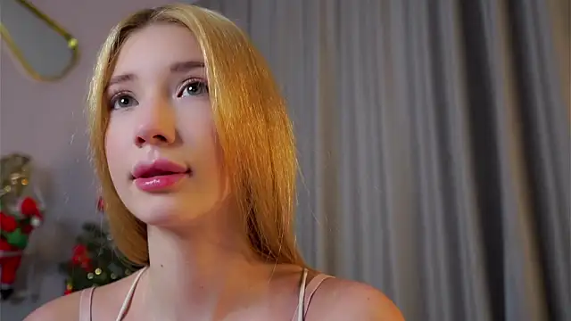 SunnivaCovil live sex cam