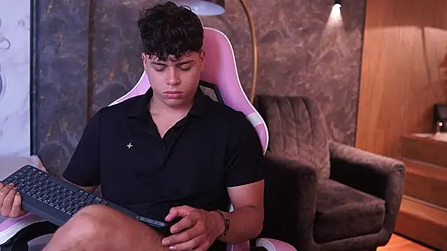 Ethan_occonor live sex cam