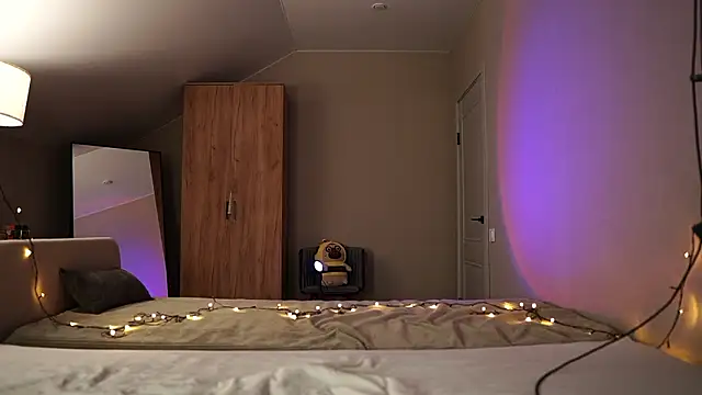 VikkiLustfull live sex cam