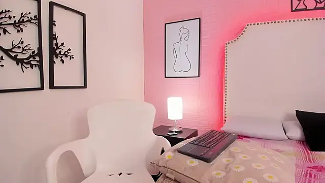 emily_nova_'s cam snapshot