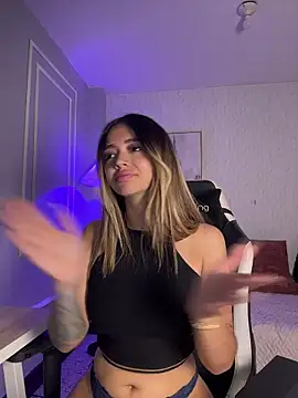 HoneyMollyX live sex cam