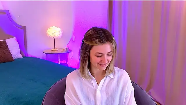 EmeraldGlow live sex cam