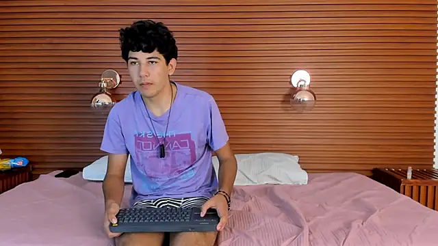 PeakkTwiins live sex cam