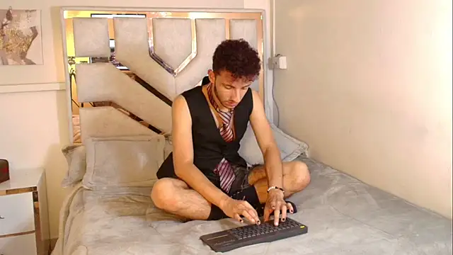 Curlystartt live sex cam