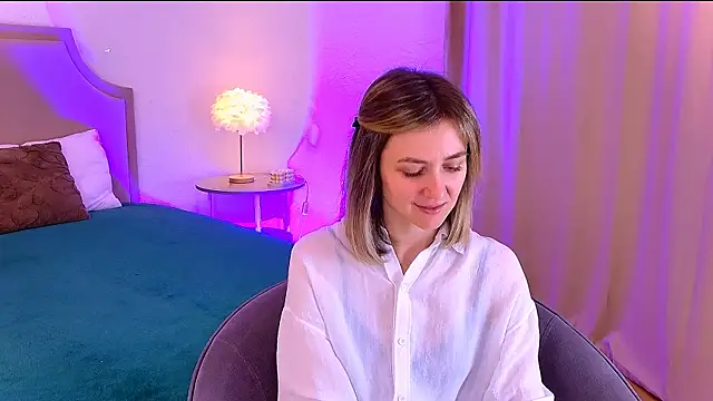 EmeraldGlow live sex cam