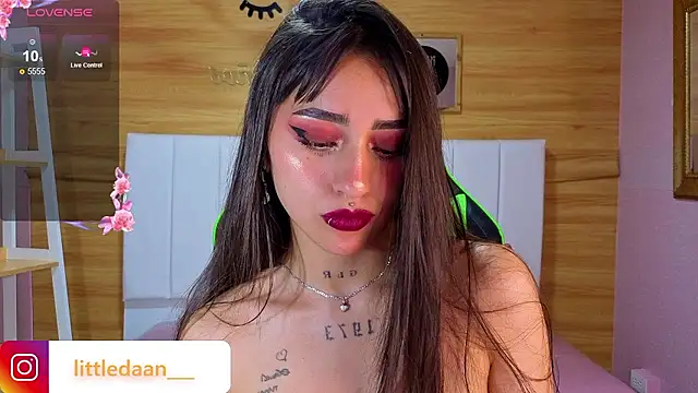 Abril_Velvet_a_ live sex cam