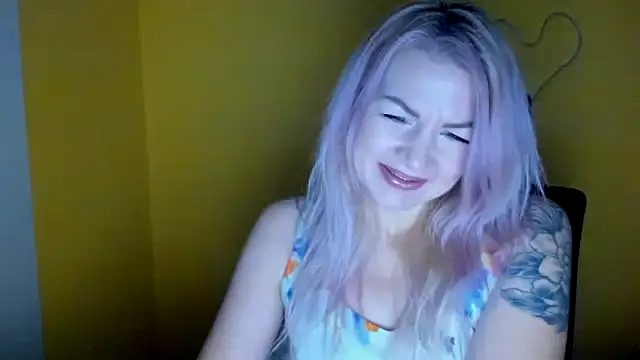 Madonna_Fire's cam snapshot