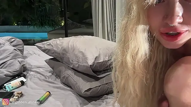 Golden_Aline's cam snapshot