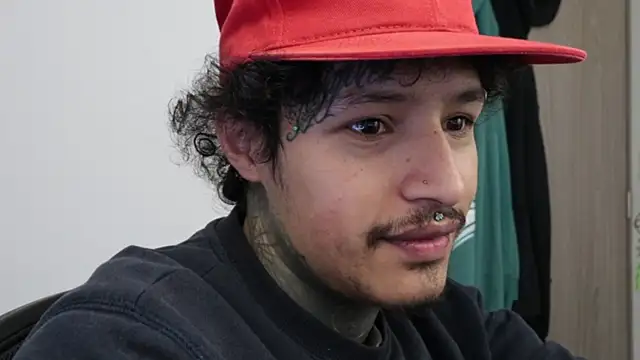 trieone live sex cam