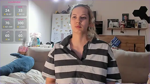 Girl_alone_home live sex cam