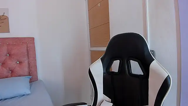 tiny_ashly's cam snapshot