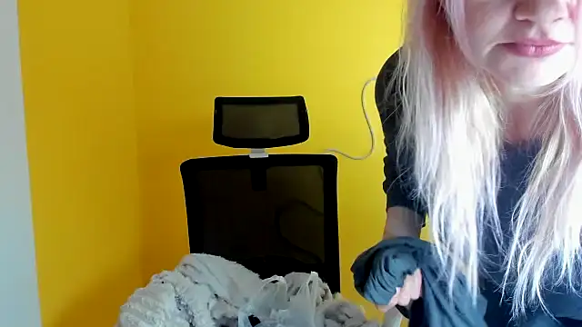 Madonna_Fire's cam snapshot