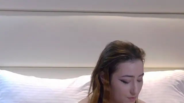 IsoldeBlis's cam snapshot