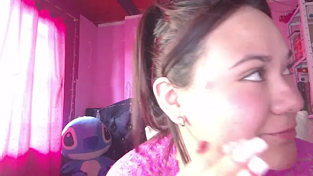 NikkiRous_'s cam snapshot