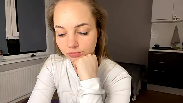 AliceQueenGirl's cam snapshot