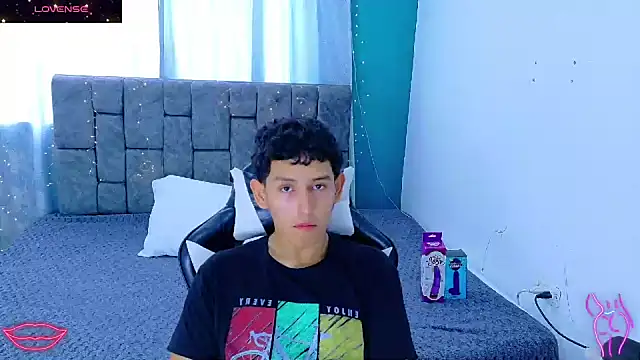 FelipeGonzalezz live sex cam