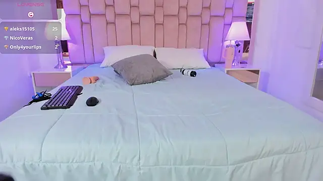 Aurora_Roy's cam snapshot