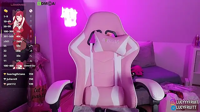 Livewithlucy's cam snapshot