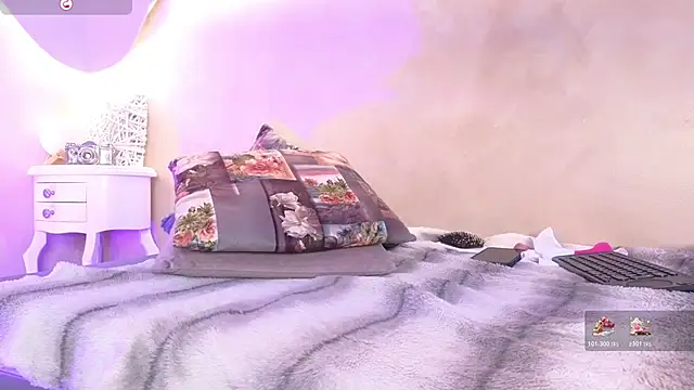 BellaRooux's cam snapshot