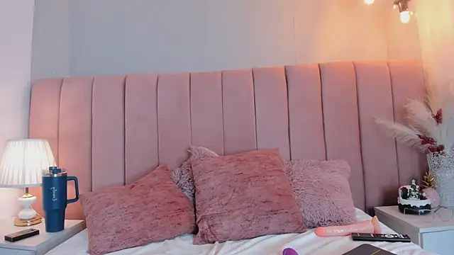 EmmilyBrownn_'s cam snapshot