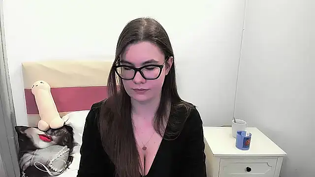 CarolineFlirt's cam snapshot