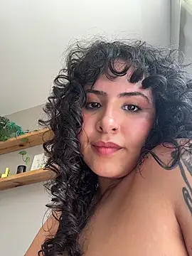 SugarTroubl33 live sex cam