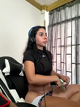 bella-black live sex cam