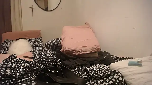 P4RtYBOII92 live sex cam