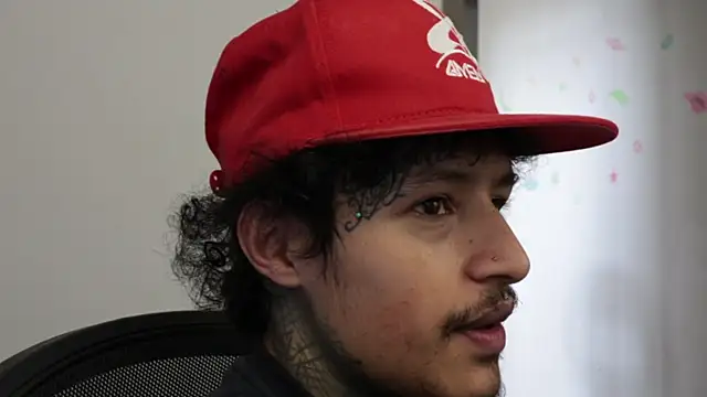 trieone live sex cam