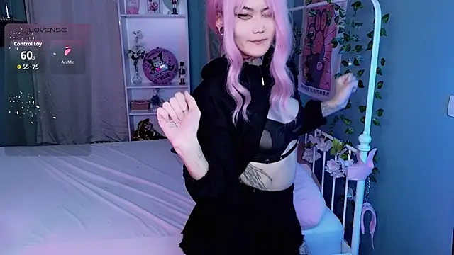 Ravens_Nest live sex cam