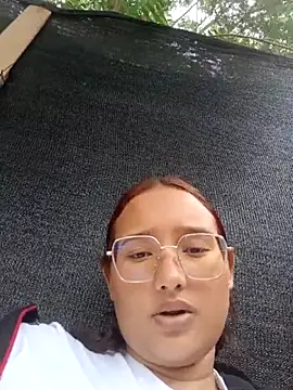 young_dairy01's cam snapshot