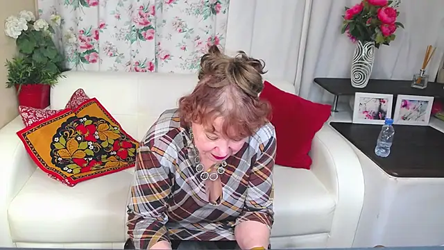 YourHotGranny live sex cam