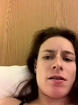 GoldenPussy1329 live sex cam