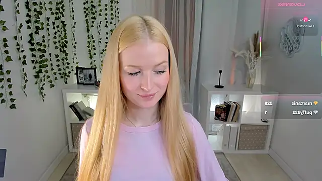 Laly_Peach's cam snapshot