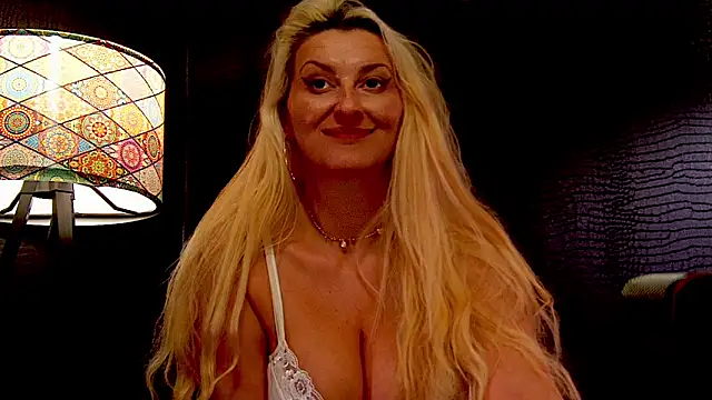 LeticiaReys live sex cam