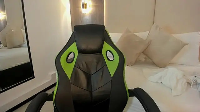 desireee_'s cam snapshot