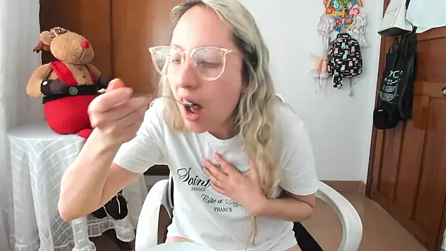 Adele_johnsonn1 live sex cam