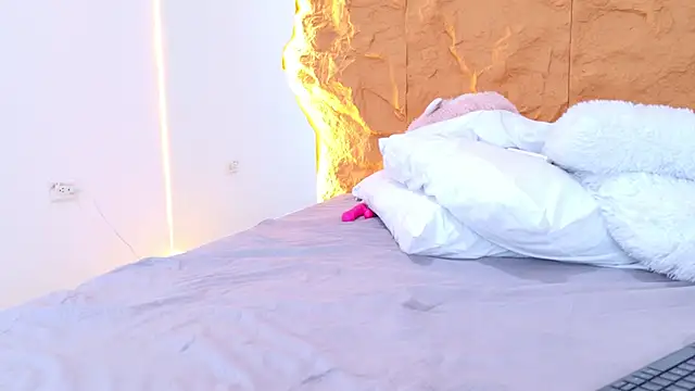 Mia-kingdom's cam snapshot