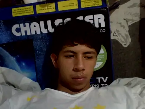 Carlos_Albert02's cam snapshot