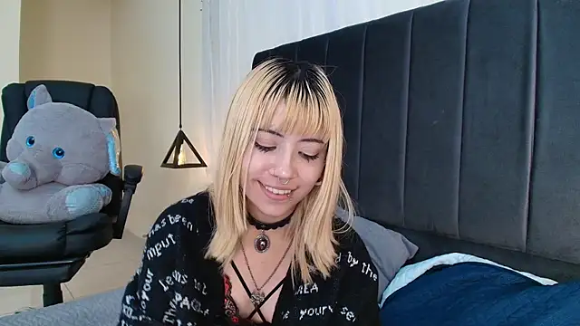 IvyBelle_'s cam snapshot