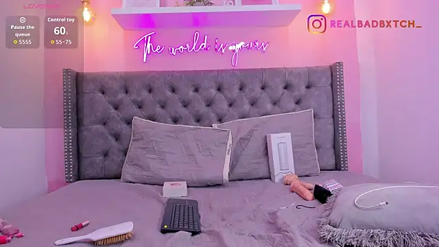 Realbadbxtch live sex cam