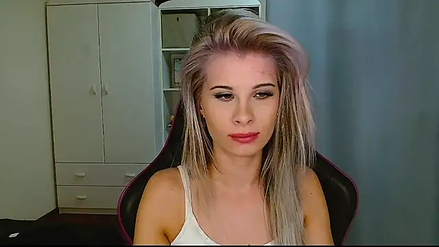 KristineGlow's cam snapshot