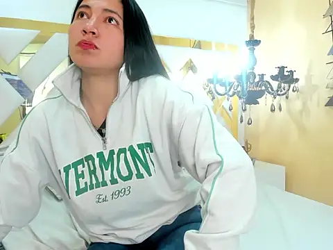 Valenttina28 live sex cam