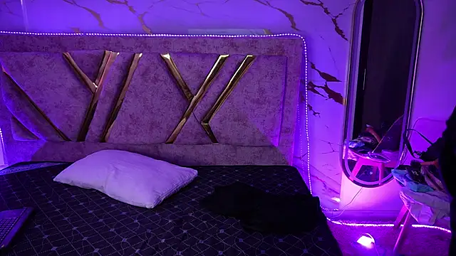 mia_collinxx's cam snapshot