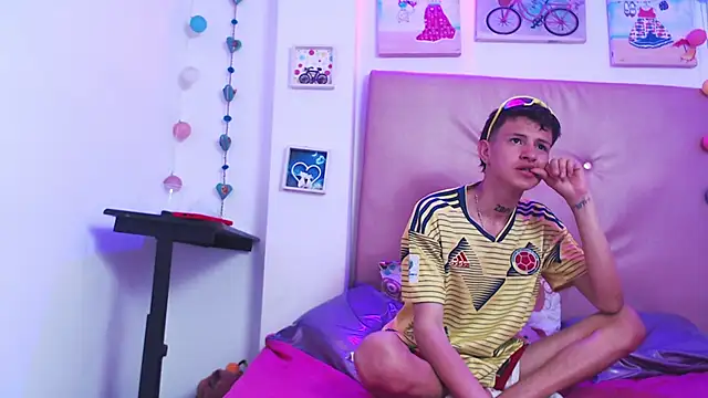 iam__lukas__'s cam snapshot