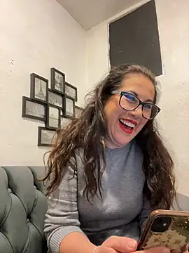 MirandaLatinaLovely's cam snapshot