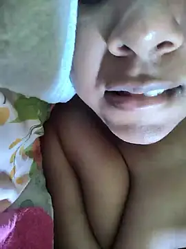 MichelleMore live sex cam